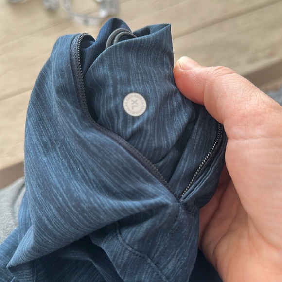 Lululemon T.H.E. Short 9" *Liner
Heather Allover Iron Blue True Navy XL - Picture 3 of 7